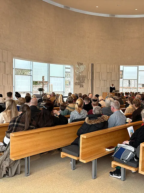 Gudstjeneste i Helligtrekongers Kirke